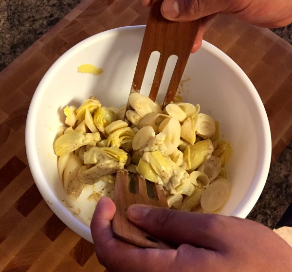 https://thesoccermomblog.com/wp-content/uploads/2015/01/hearts-of-palm-artichoke-salad-ingredients.jpg