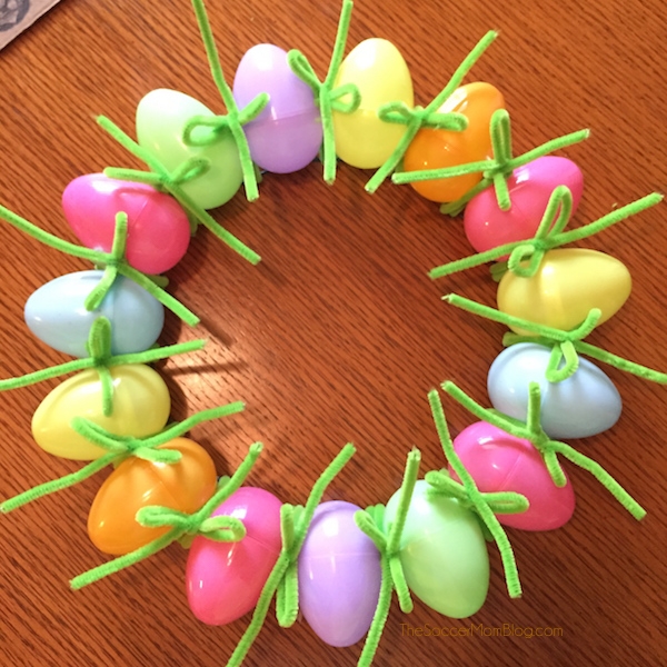 This adorable DIY Easter Egg Wreath is both easy and cheap (or free!) to make! A holiday craft that's perfect to do with kids.