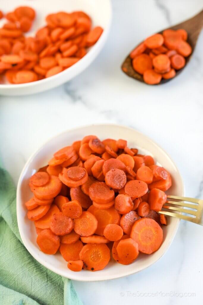 sliced glazed carrots in serving dish
