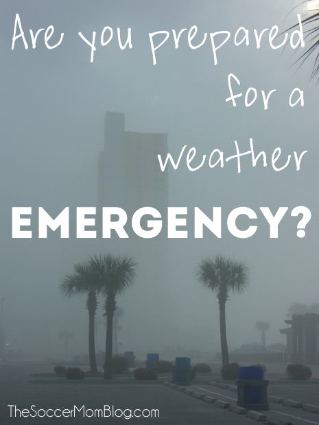 Are you ready in case of a weather emergency? Make your family storm and hurricane preparedness checklist - FREE printable!