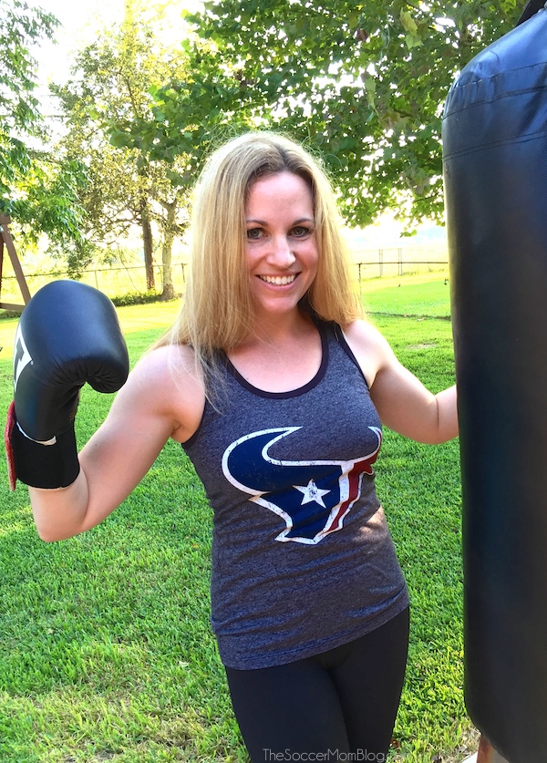 What's your game day stye? How do you wear your NFL team colors "off the field?" Here's how we do it in Texas! #MyNFLFanStyle #CleverGirls
