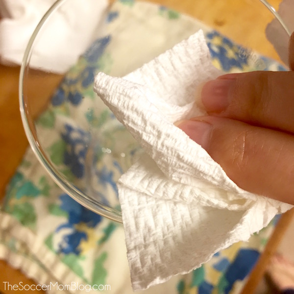 Get that fancy restaurant shine at home with these simple tips! Learn how to polish wine glasses like a pro in minutes! #7DaySwitchUp AD