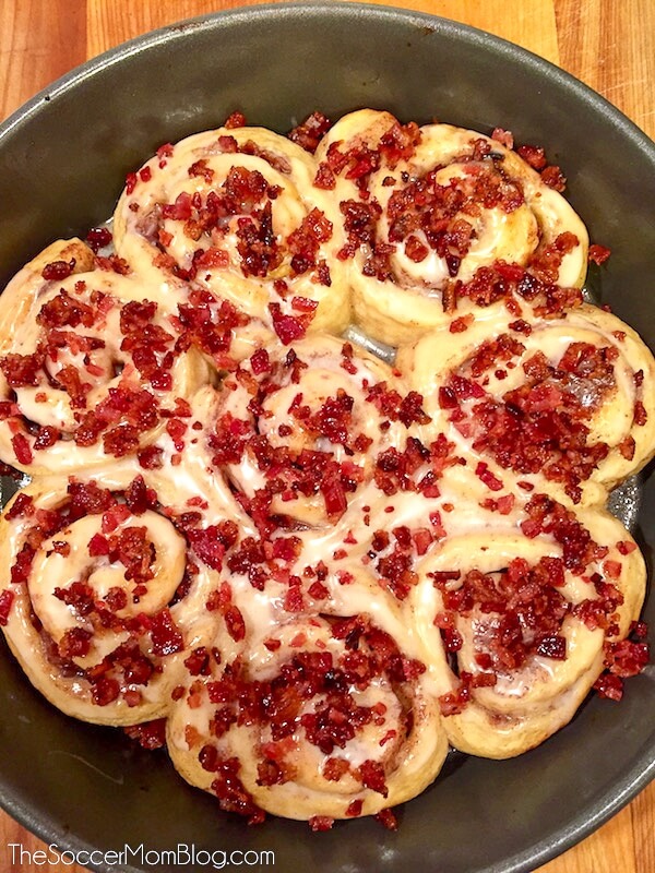 bacon cinnamon rolls in pan