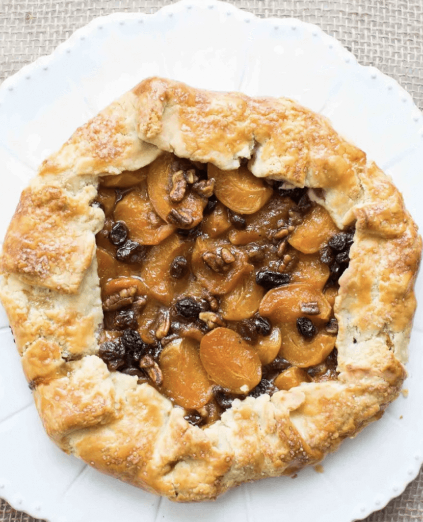 tart made with apricots