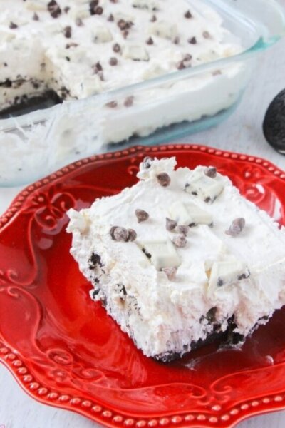 Rich, creamy & absolutely dripping with chocolate...this luscious no-bake Cookies & Cream White Chocolate Lasagna is the dessert dreams are made of!