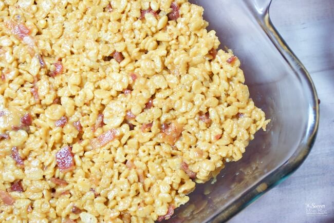 The PERFECT combination of sweet & salty -- Bacon Peanut Butter Rice Krispie Treats are an EASY crowd-pleasing NO BAKE dessert!