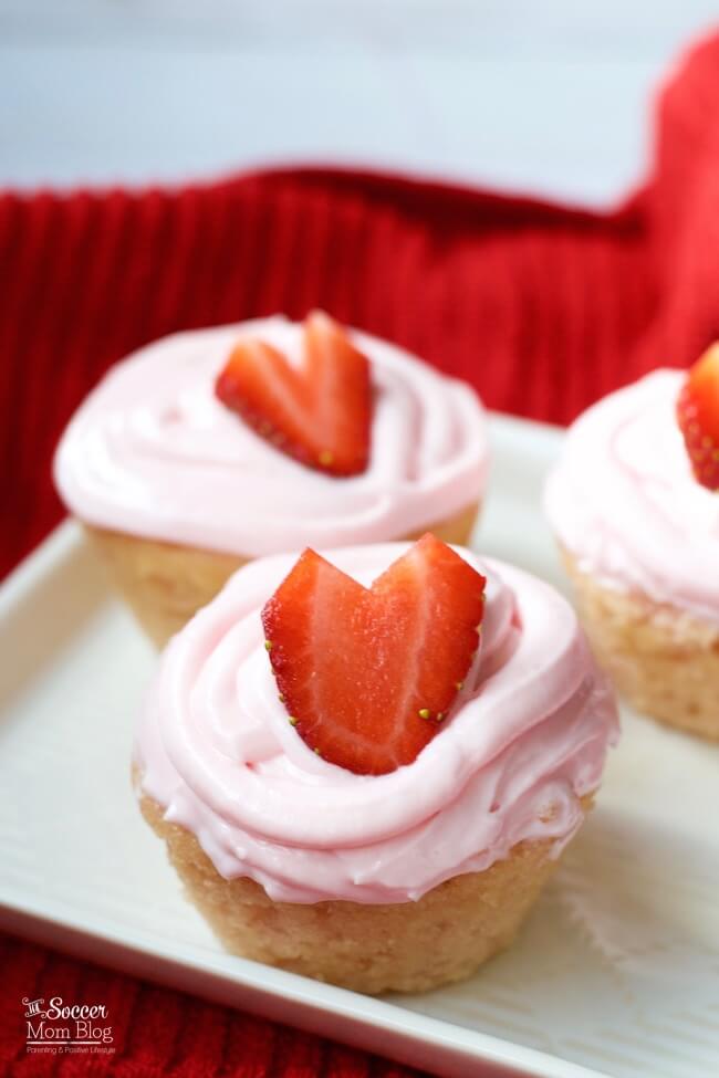 strawberry cupcakes with strawberry icing