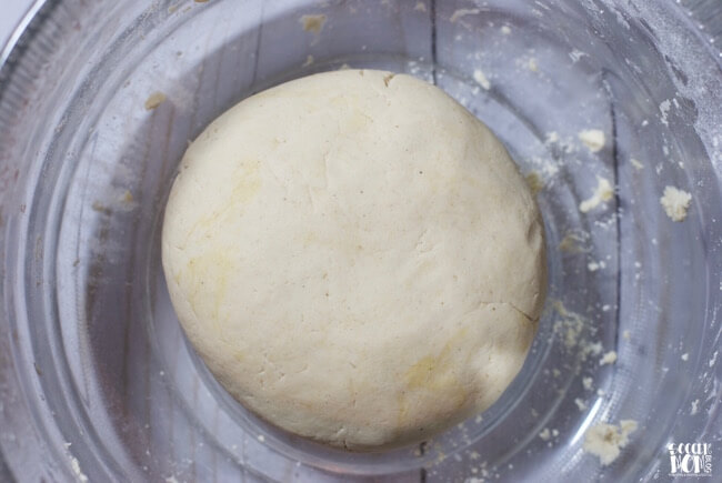 Who says you can't enjoy pizza without an upset stomach? This gluten free pizza dough is a delicious guilt-free dish, and you'll never believe how easy it is to make!