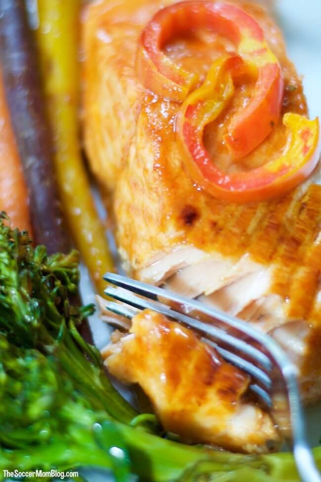 The foolproof (and easy) way to bake perfectly juicy restaurant-quality salmon in foil. Finished with a sweet & spicy Honey Sriracha Glaze.