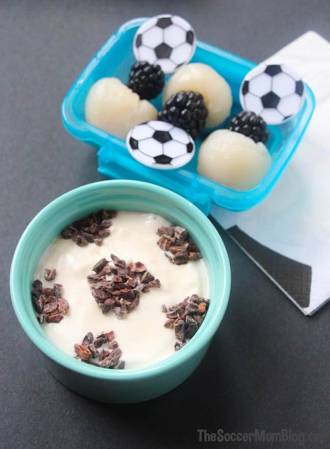 An easy and healthy soccer themed kids lunch that's a guaranteed hit with little fútbol fans! Ready in minutes & provides lasting energy for the school day.