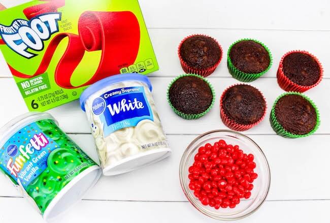 These gorgeous Christmas wreath cupcakes are guaranteed to light up any holiday party! Festive, bright, and way easier to make than you'd expect!