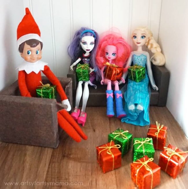 Elf doll with barbies