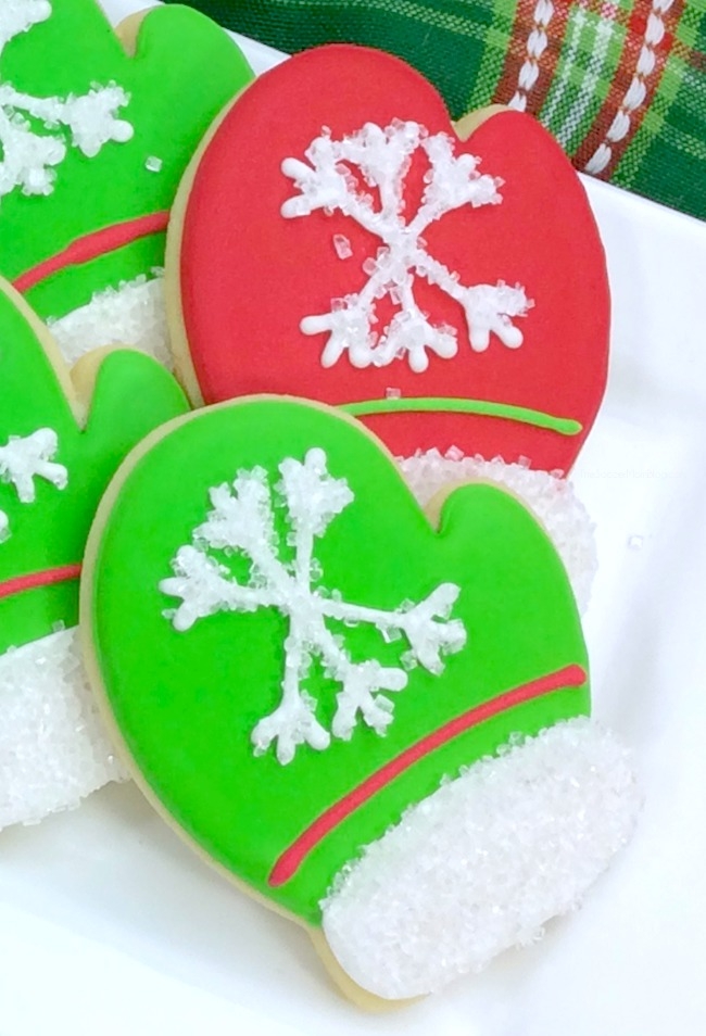 These Christmas mitten sugar cookies are almost too cute to eat!! A gorgeous holiday recipe perfect for parties, teacher gifts, or for Santa!