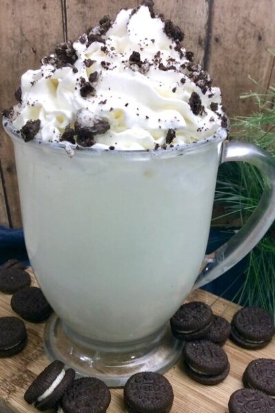 We've taken the best part of the Oreo and created a luscious Creme White Hot Chocolate that's guaranteed to warm you up on a cold winter day!