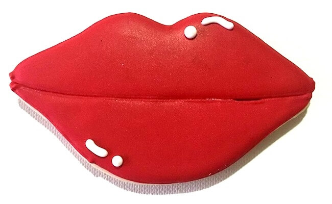 How to make lip shaped Valentine's Day cookies