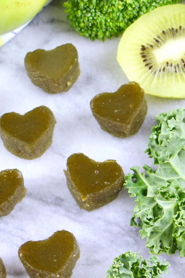 Finally, a snack you can feel good about giving the kiddos anytime! These healthy green homemade gummy snacks are packed with fruit and veggies and they taste amazing!