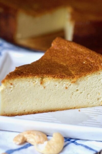 This dairy free cheesecake is absolutely perfect (and easy!) It's heaven for cheesecake lovers who are trying to avoid dairy!