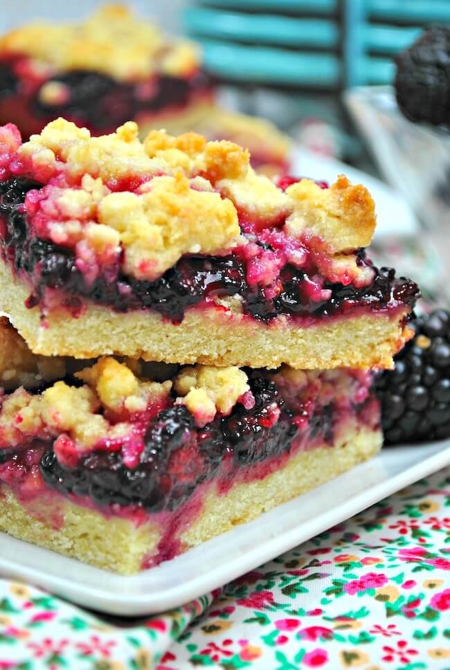 Simple and delicious Blackberry Pie Bars