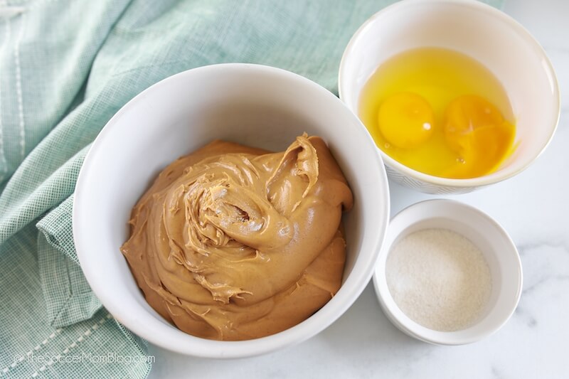 ingredients to make keto peanut butter cookies