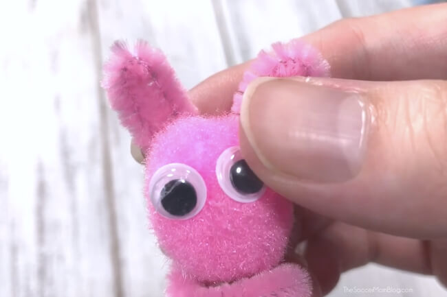 making finger puppets with pipe cleaners