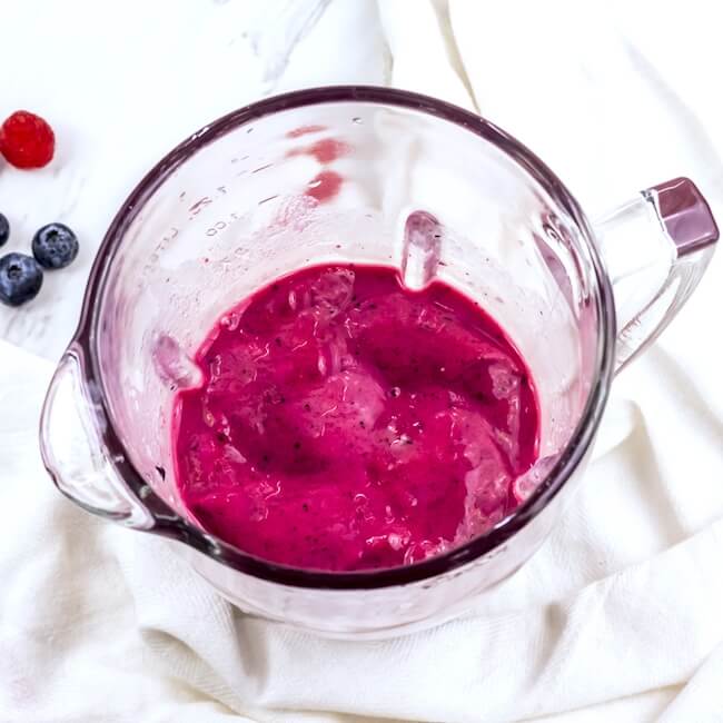 berry smoothie in blender