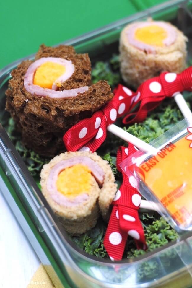 Sandwich lollipops put a special spin on the "usual" school lunch! Easy and nutritious - ready in 5 minutes