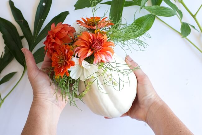 how to make mini pumpkin vases with fresh flowers