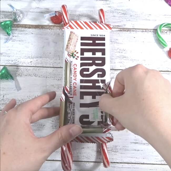 How to build a candy sleigh for Christmas