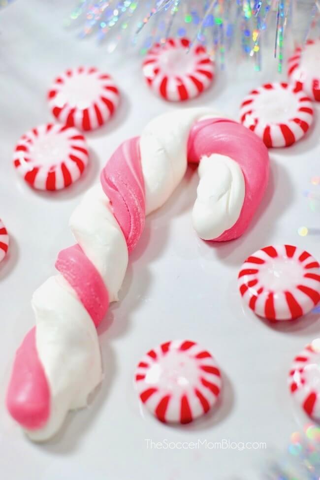Just in time for Christmas — edible candy cane slime that smells and tastes like the real thing! Click for video tutorial & step-by-step recipe instructions