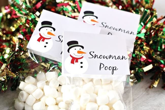 A cute and easy holiday party snack — these Snowman Poop Christmas Treat Bags take just minutes to make with our free printable labels!