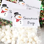 A cute and easy holiday party snack — these Snowman Poop Christmas Treat Bags take just minutes to make with our free printable labels!