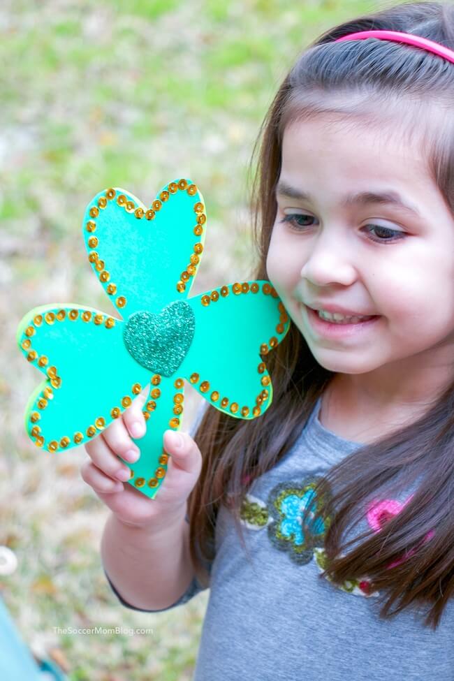 This spinning kid-made shamrock photo card is a cute and easy St. Patrick's Day greeting card! A fun project to make at home or in the classroom with simple craft supplies.