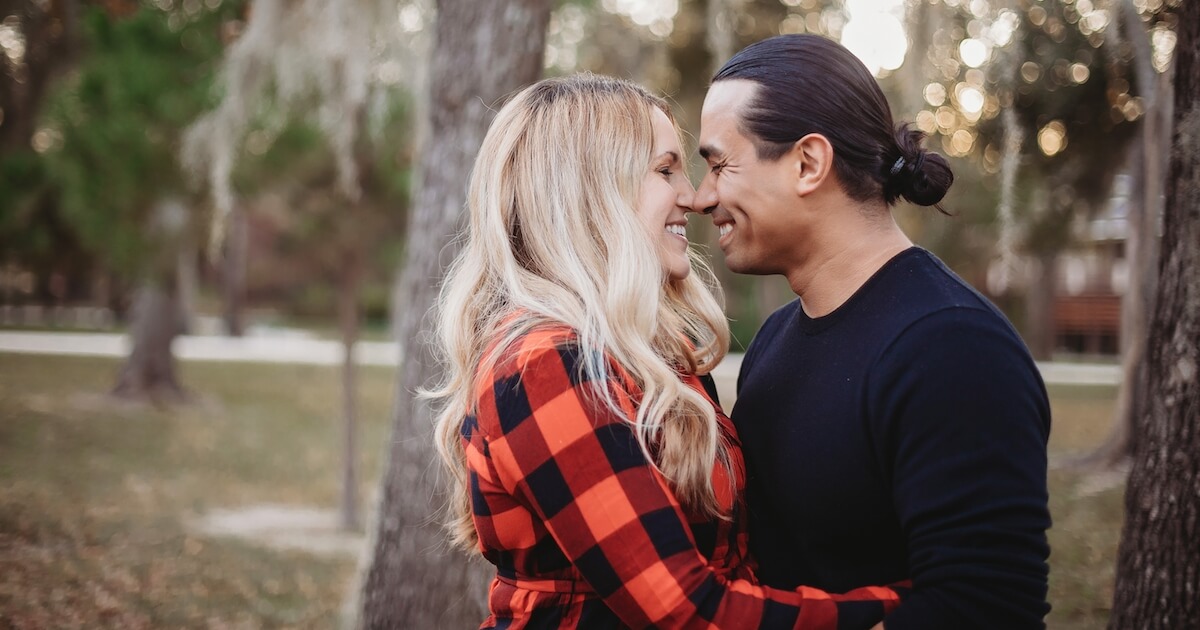 Psychologists say that for a healthier relationship, you should kiss your spouse for 7 seconds a day. Keep reading for a marriage challenge that anyone can do, with instant results!