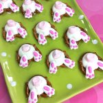 f you're on the hunt for an easy Easter recipe to make with the kids this spring, then you'll love these adorable Bunny Butt Pretzels!
