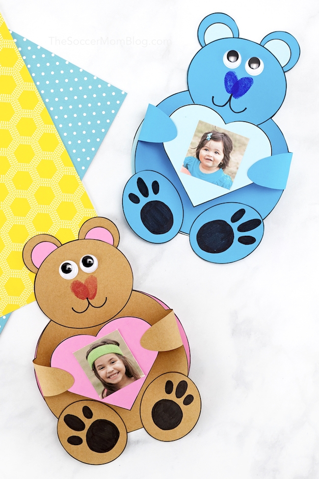 Show Papa Bear how much he is loved with this kid-made Teddy Bear Card! This adorable 3D paper bear craft holds a child's photo and opens to reveal a sweet message inside.
