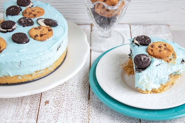 If you're crazy about cookies and cream, then you'll LOVE this No Bake Cookie Monster Cheesecake!