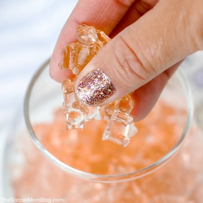 Rosé gummy bears are the sweetest grown-up treat! A super cute way to enjoy your favorite bubbly!
