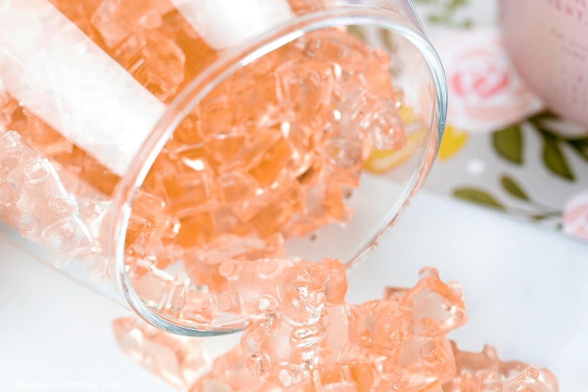 Rosé gummy bears are the sweetest grown-up treat! Super cute way to enjoy your favorite bubbly!