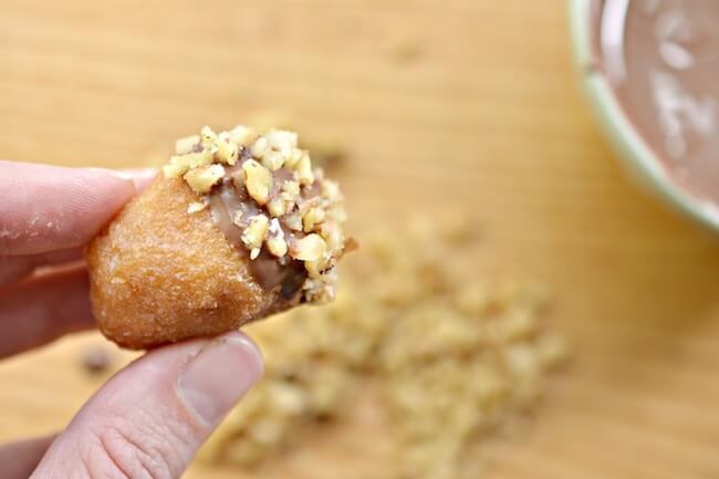 how to make fall donut holes that look like acorns