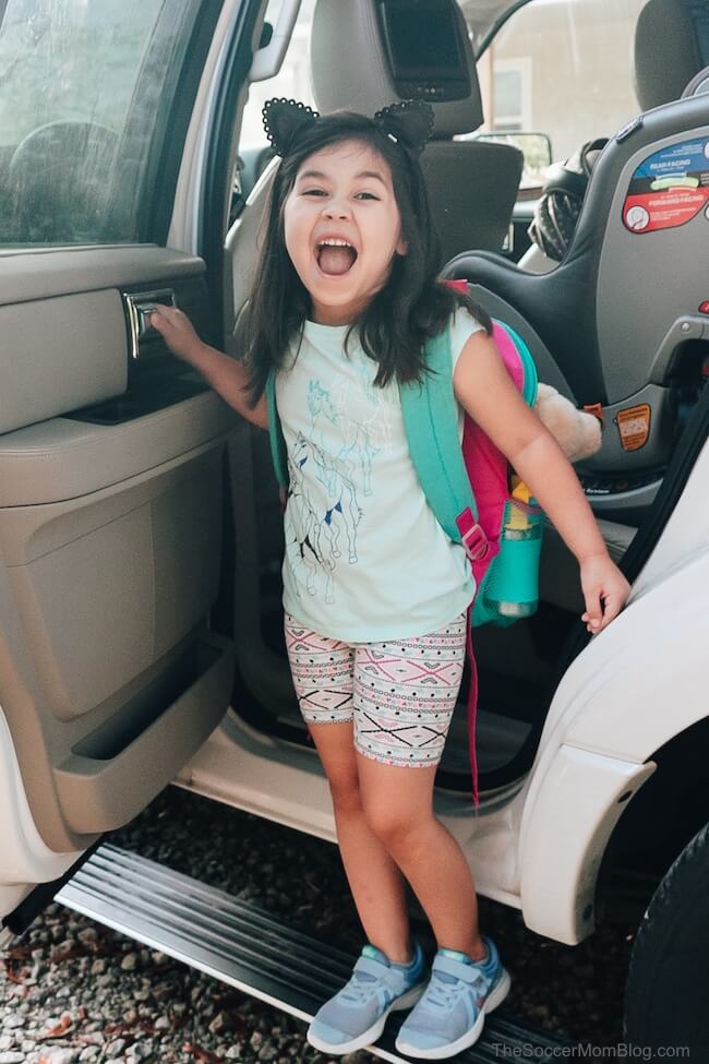 Every year parents hate on the school car rider line. Here's why the extra time spent in the school drop-off and pick-up line is actually a GOOD thing!
