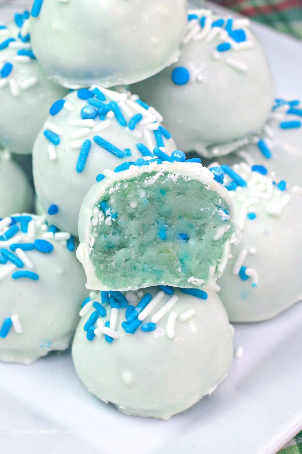 These cool Frozen Cake Pops are the perfect winter treat! Plus, they taste as good as they look!