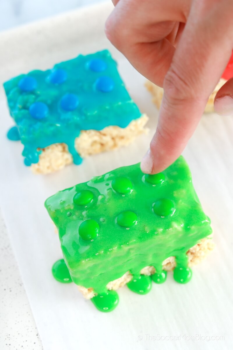 decorating rice krispie treats to look like LEGO bricks