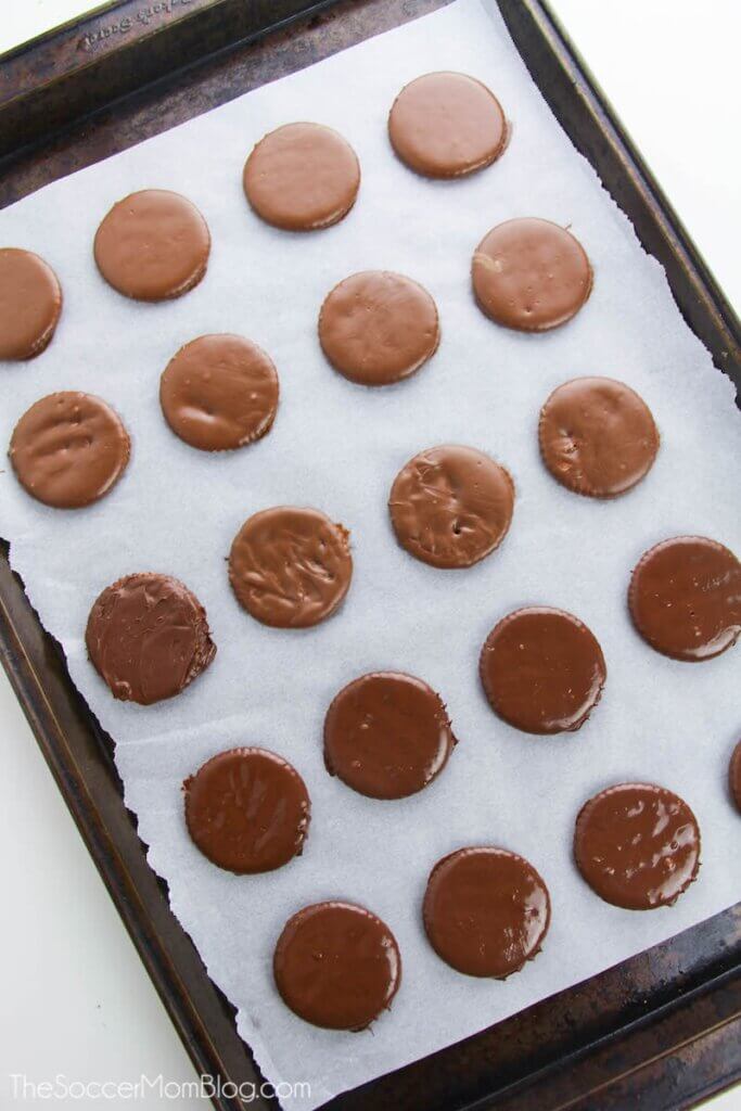 making homemade Thin Mint cookies with Ritz crackers