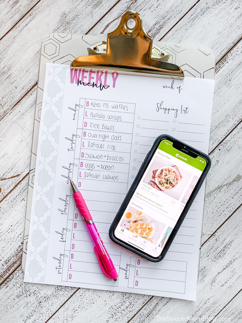 clipboard with meal planning app and recipe calendar