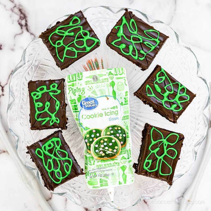 drawing on brownies with green icing