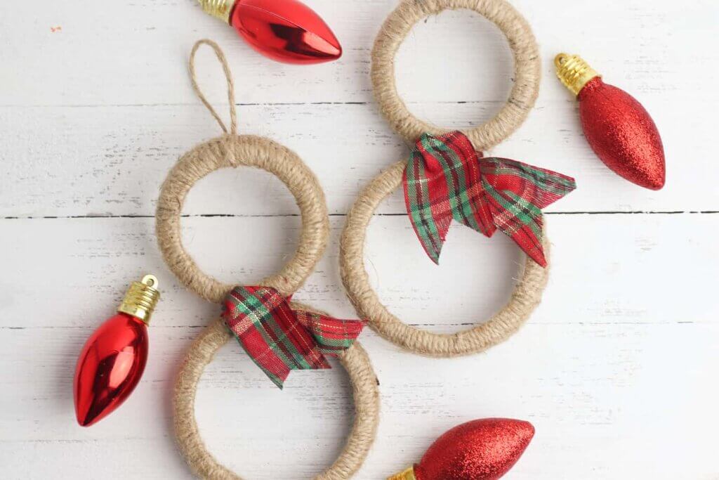 twine wrapped hoops made to look like snowmen