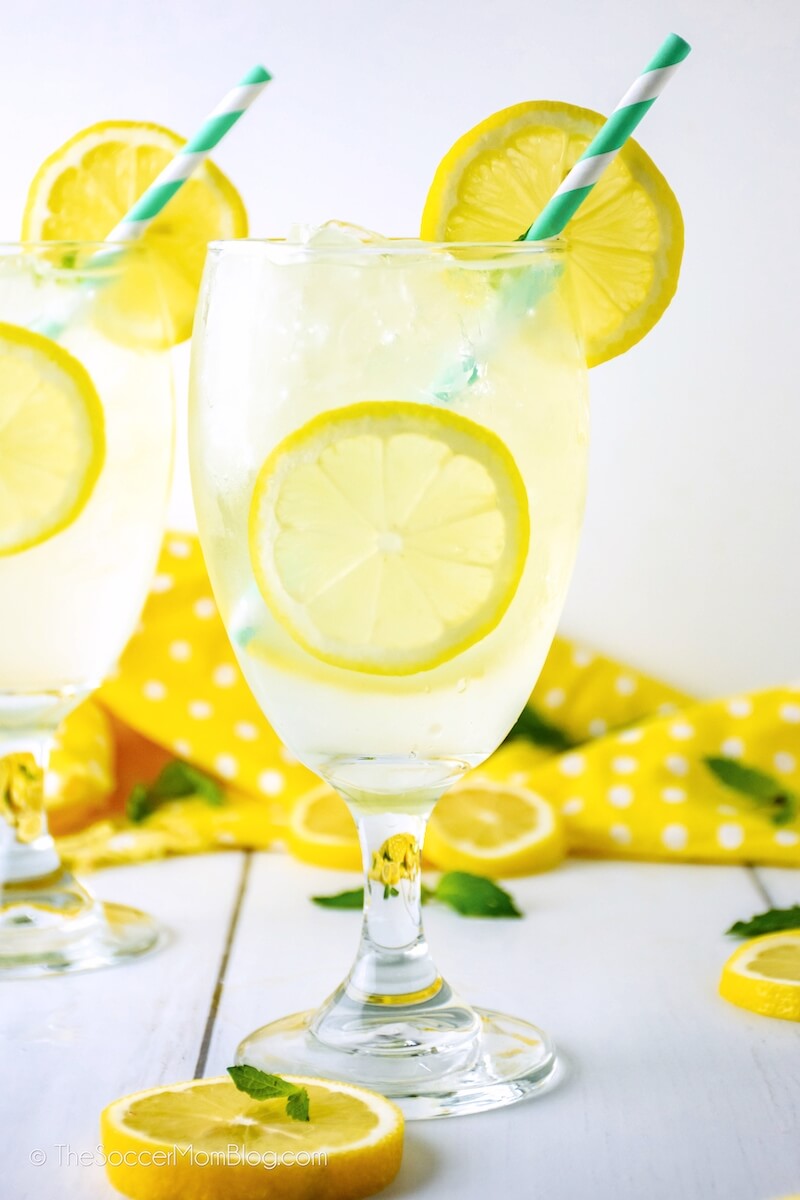 vodka lemonade cocktails with lemons
