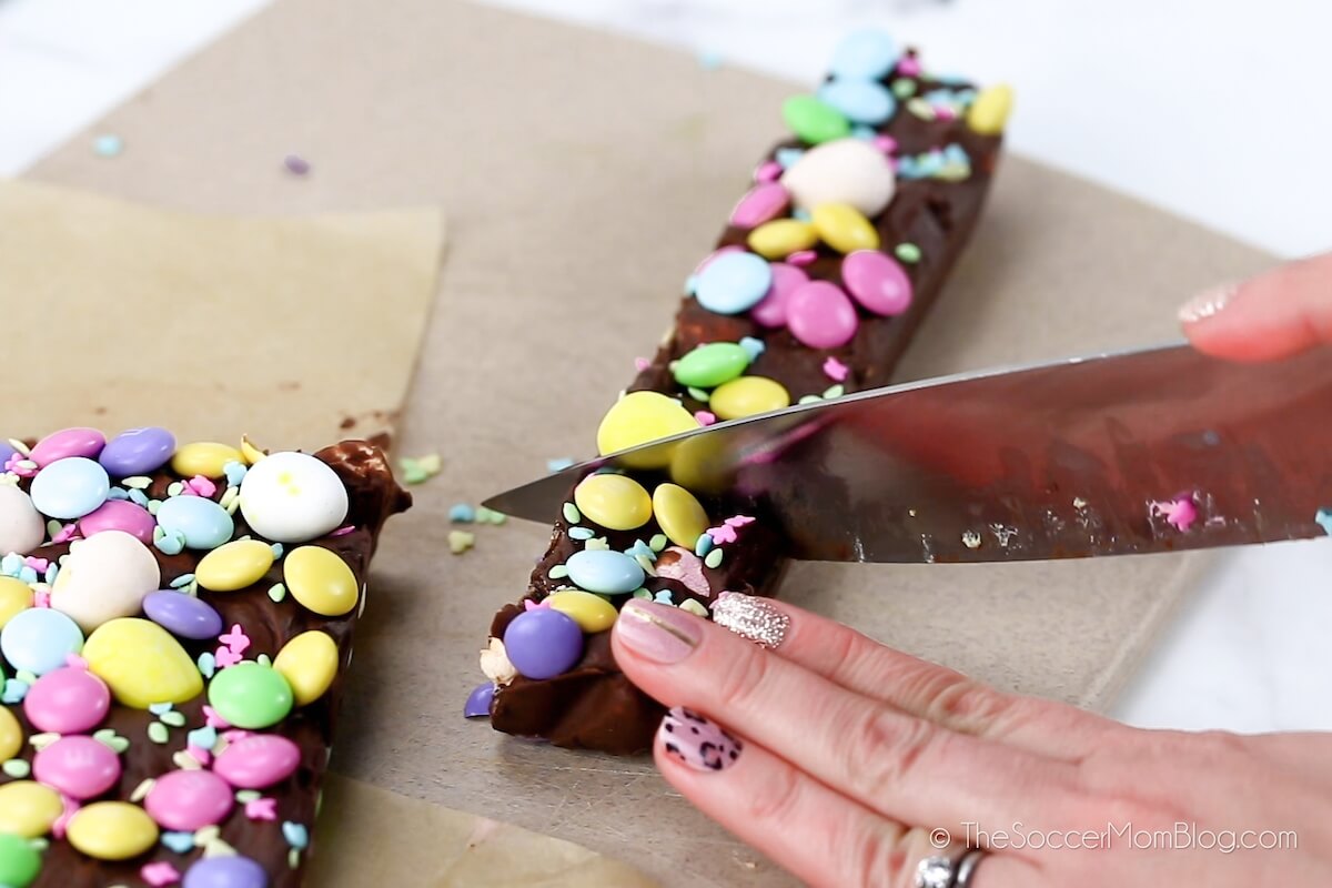 cutting Easter fudge into slices