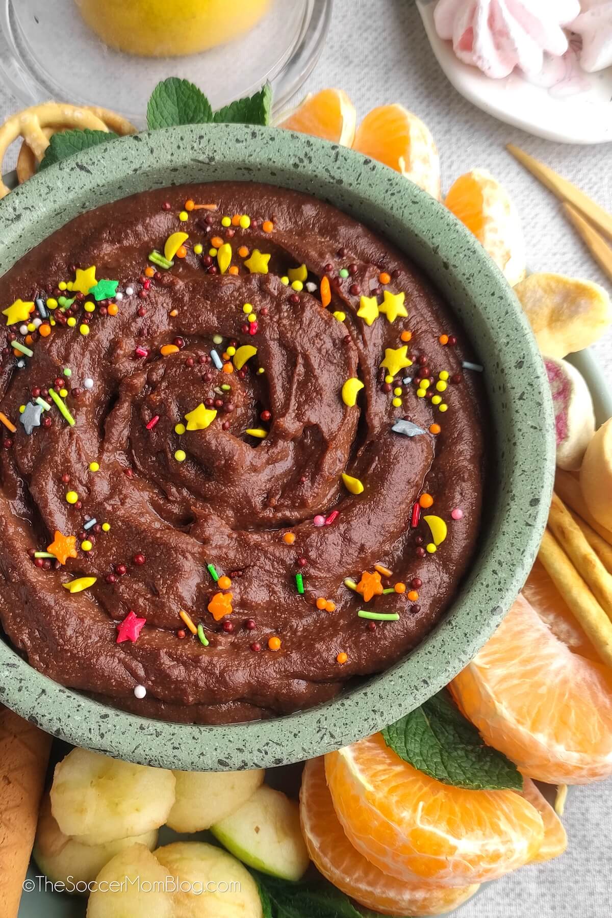 chocolate hummus with fruit for dipping