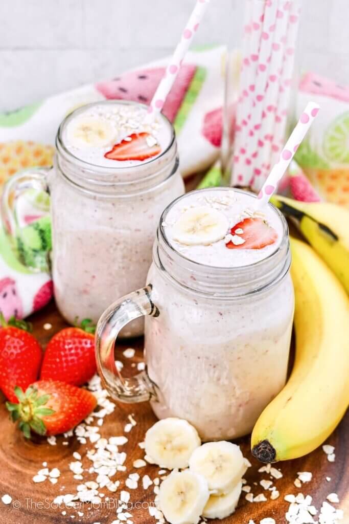 strawberry oatmeal smoothie in mason jars.